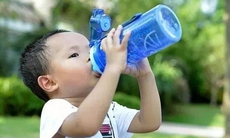 Nguyên tắc chăm sóc trẻ đúng cách trong mùa nóng 