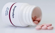 Thuốc giảm đau ibuprofen: 4 triệu chứng dạ dày nghiêm trọng có thể xảy ra nếu lạm dụng