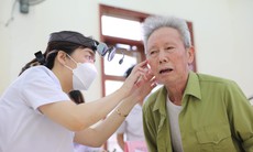 Bệnh viện Hữu nghị khám bệnh, cấp thuốc miễn phí cho 250 đối tượng chính sách ở Tuyên Quang