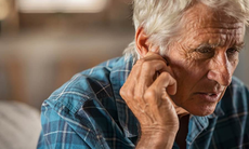 Ù tai, nghe kém ở người cao tuổi: Nguyên nhân và cách điều trị