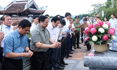 Thủ tướng dâng hương tưởng niệm Chủ tịch Hồ Chí Minh, tri ân anh hùng, liệt sĩ ở Nghệ An