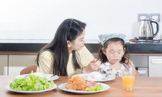 Cách chăm sóc trẻ biếng ăn sau nhiễm COVID-19
