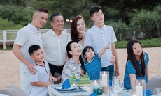 Hoa hậu Jennifer Phạm ứng xử văn minh với con chung - con riêng