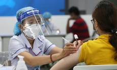 Ca mắc COVID-19 tăng vọt, cần củng cố miễn dịch phòng biến thể mới