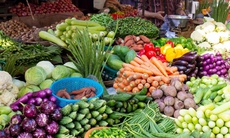 Hai tháng, giá xăng hạ 5 lần, giá rau xanh, thực phẩm vẫn chây ỳ không giảm