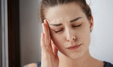 Bài thuốc chữa chứng đau đầu 'ngày đèn đỏ' ở phụ nữ
