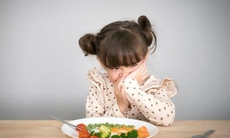 Trẻ biếng ăn hậu COVID-19 - cho bé ăn thế nào để con không sợ?