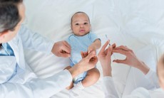 Tăng nguy cơ mắc hen suyễn và dị ứng ở trẻ sử dụng kháng sinh sớm