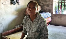 Xót cảnh người phụ nữ đơn thân bệnh tật sống trong căn nhà dột nát
