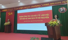 Quyền Bộ trưởng Bộ Y tế Đào Hồng Lan thăm và làm việc tại Viện Vệ sinh dịch tễ Tây Nguyên 