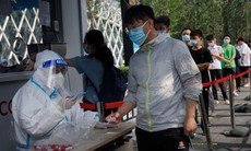 Hơn 80.000 khách du lịch Trung Quốc mắc kẹt trên đảo Hải Nam 