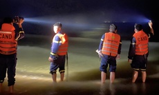 Lật thuyền thúng, 2 thanh niên mất tích lúc rạng sáng