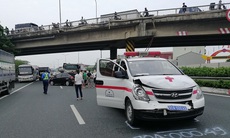 Xe cứu thương chở người bệnh bị tai nạn trên cao tốc Pháp Vân - Cầu Giẽ