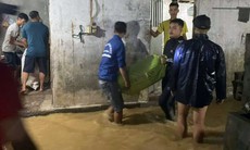 Hà Nội huy động bộ đội giúp dân chạy lũ trong đêm