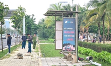 Người đàn ông nước ngoài chết trong tư thế treo cổ tại trạm chờ xe buýt