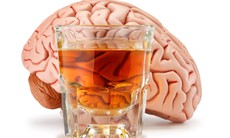Cảnh báo uống nhiều rượu làm tăng nguy cơ đột quỵ