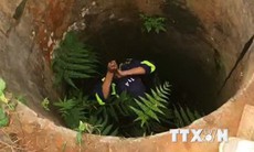Cứu thành công người đàn ông bị rơi xuống giếng sâu 25m ở Đắk Lắk