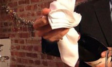 An toàn dịp lễ Tết: Phòng ngừa tai nạn mắt từ việc mở nút chai sâm panh