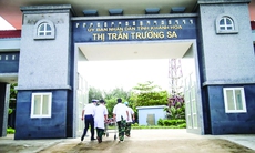 Áo trắng nơi đầu sóng