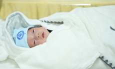 Kỳ tích đầu năm: Nuôi dưỡng thành công trẻ sinh non người nước ngoài, nặng 500gram chào đời khi gần 26 tuần