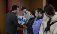 Tổng Giám đốc BHXH Việt Nam tặng quà, chúc Tết bệnh nhân có hoàn cảnh khó khăn tại Bệnh viện Bạch Mai