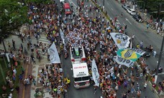 Tang lễ "vua bóng đá" Pele: Xe cứu hỏa rước linh cữu khắp đường phố Santos