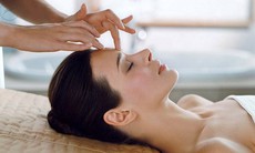 Cách massage giúp giảm nếp nhăn mắt