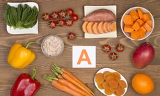 Trẻ uống vitamin A vẫn phải bổ sung thêm bằng thực phẩm