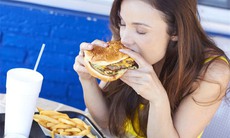 Ăn nhiều thực phẩm chế biến sẵn có thể tăng nguy cơ trầm cảm