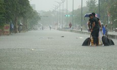 Vùng áp thấp tiến sát bờ biển gây mưa lớn từ Quảng Trị đến Quảng Nam