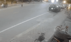 [VIDEO] Khoảnh khắc xe tải đâm liên hoàn khiến 1 người bị thương nặng