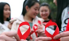 Nguyên nhân nào dẫn tới thanh thiếu niên nhiễm HIV tăng lên?