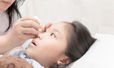 Thuốc trị đau mắt đỏ cho trẻ em