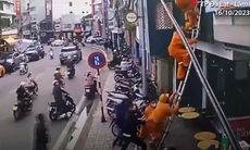 Khoảnh khắc cảnh sát hóa trang, đột kích triệt phá ổ đánh bạc chuyên nghiệp ở Lâm Đồng