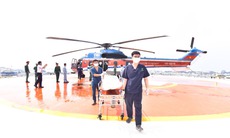 Kịp thời đưa 2 bệnh nhân nguy kịch từ đảo Song Tử Tây và đảo Sinh Tồn về đất liền điều trị
