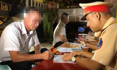 Tước giấy phép lái xe 'ma men' dương tính với ma túy 'thông chốt' CSGT tại Đắk Lắk