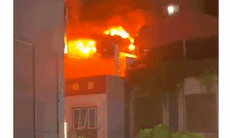 Hà Nội: Nhà 3 tầng bốc cháy trong đêm tối