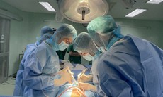 Chuyên gia nước ngoài chuyển giao kỹ thuật phẫu thuật cột sống
