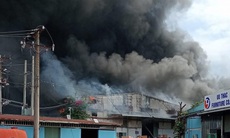 Cháy lớn tại công ty gỗ, nhiều công nhân hốt hoảng bỏ chạy