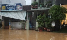 Mưa lớn, nhiều nhà ở Nha Trang bị ngập, cầu Phú Kiểng bị cuốn trôi