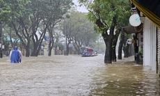 Chuyên gia nói về nguyên nhân mưa lớn ở miền Trung