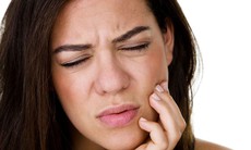 Bỏng rát ở lưỡi và miệng là bệnh gì, có nguy hiểm không?