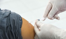 Khi COVID-19 là bệnh nhóm B, việc tiêm vaccine COVID-19 diễn ra thế nào?