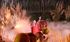 Tùng Dương, Kyo York 'phiêu' trên sân khấu thực cảnh bên bờ sông Hồng