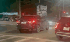 Bắt 2 tài xế ô tô tông nhau giữa ngã tư