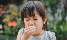 Giao mùa trẻ chảy nước mũi, sốt, ho…cha mẹ cần biết cách chăm sóc đúng này