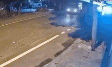 [Video] Khoảnh khắc xe máy va chạm xe tải khiến 2 thiếu niên tử vong 