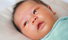 Nhận biết những dấu hiệu nguy hiểm ở trẻ sơ sinh