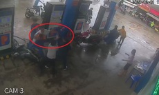 Video: Phẫn nộ hai đối tượng xông vào hành hung nhân viên cây xăng