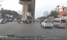 [VIDEO] Nam thanh niên lái xe phân khối lớn gây tai nạn rồi bỏ chạy